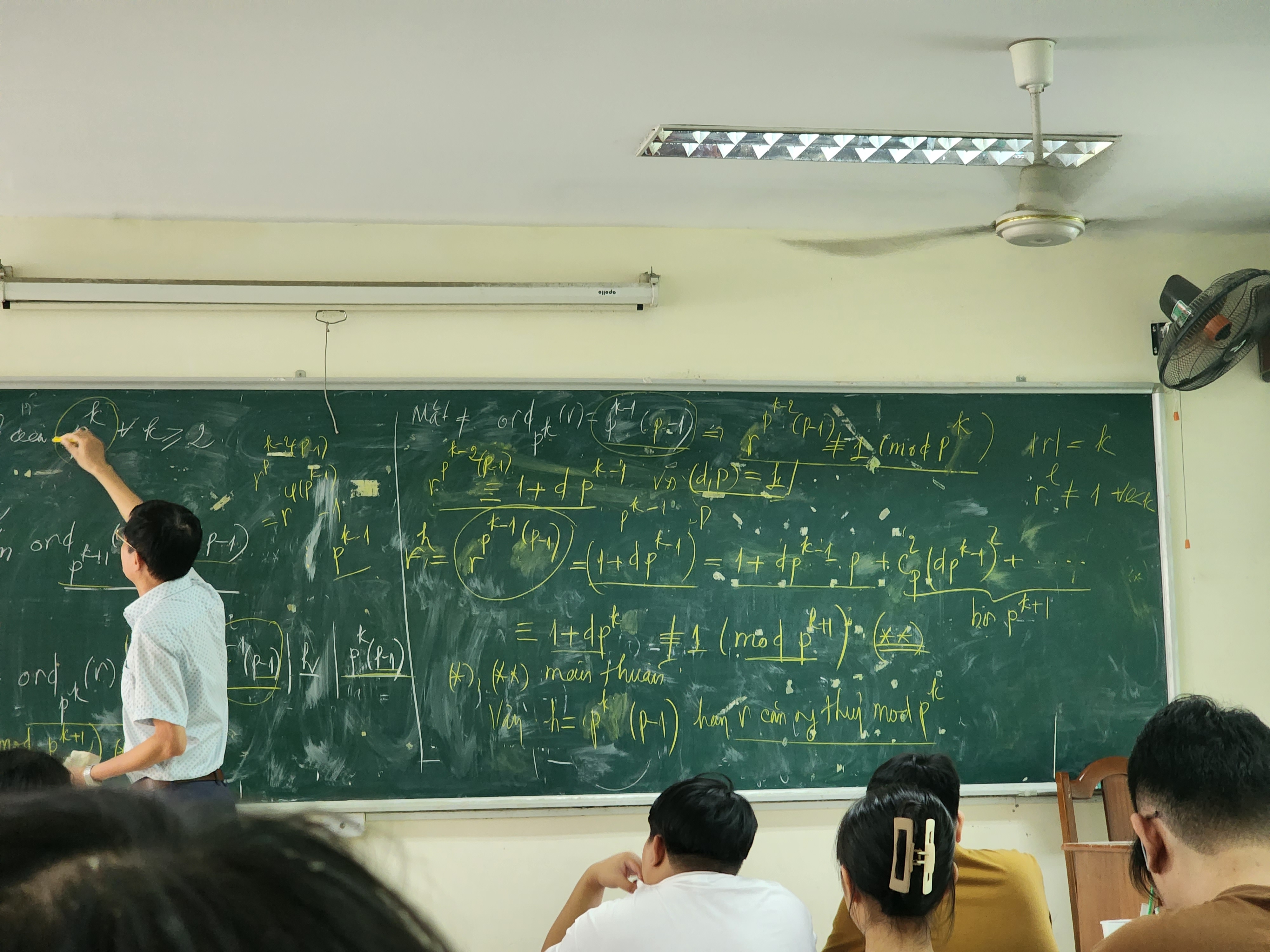 Những giờ học căng thẳng