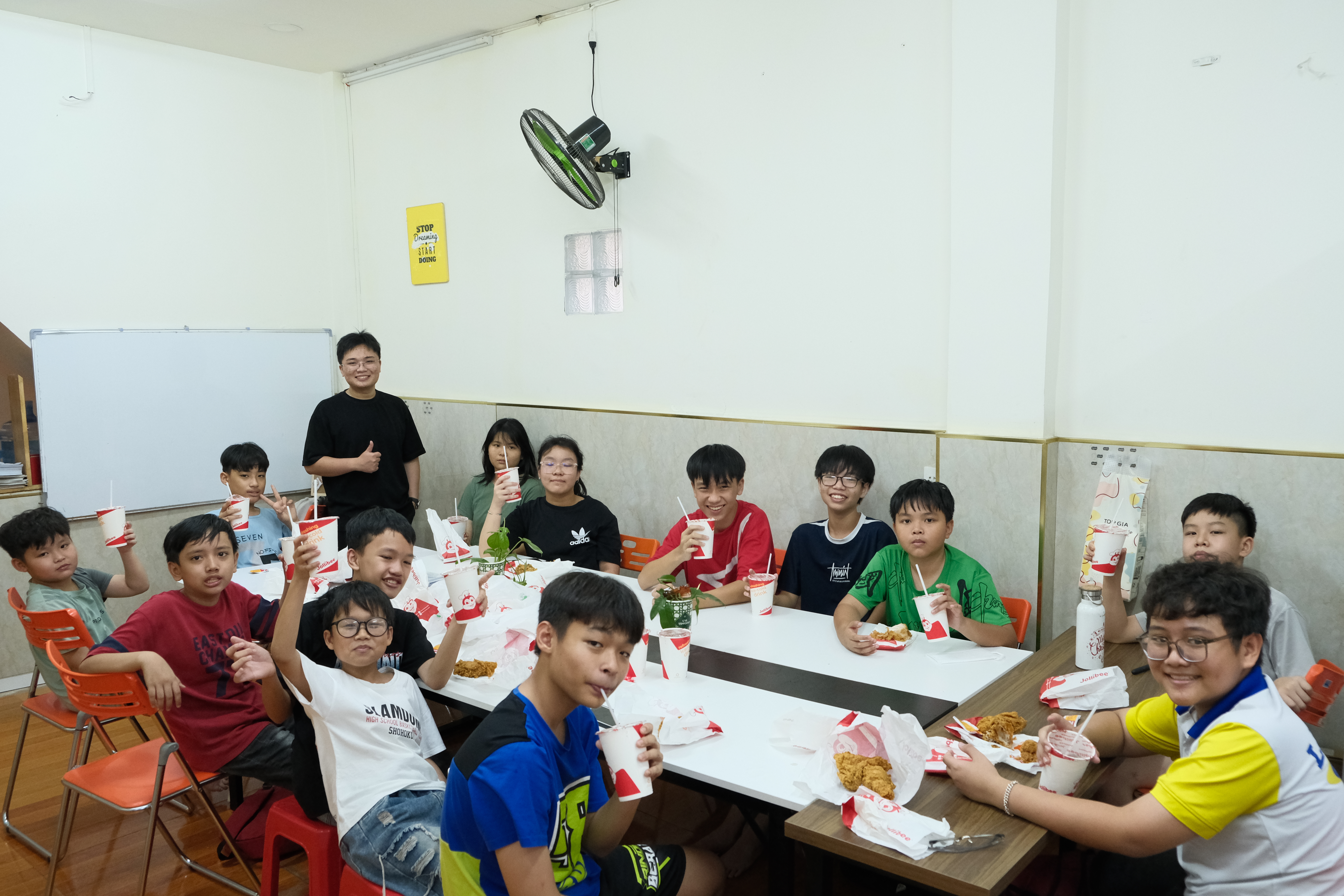 Sáng lập lớp học VinhMath